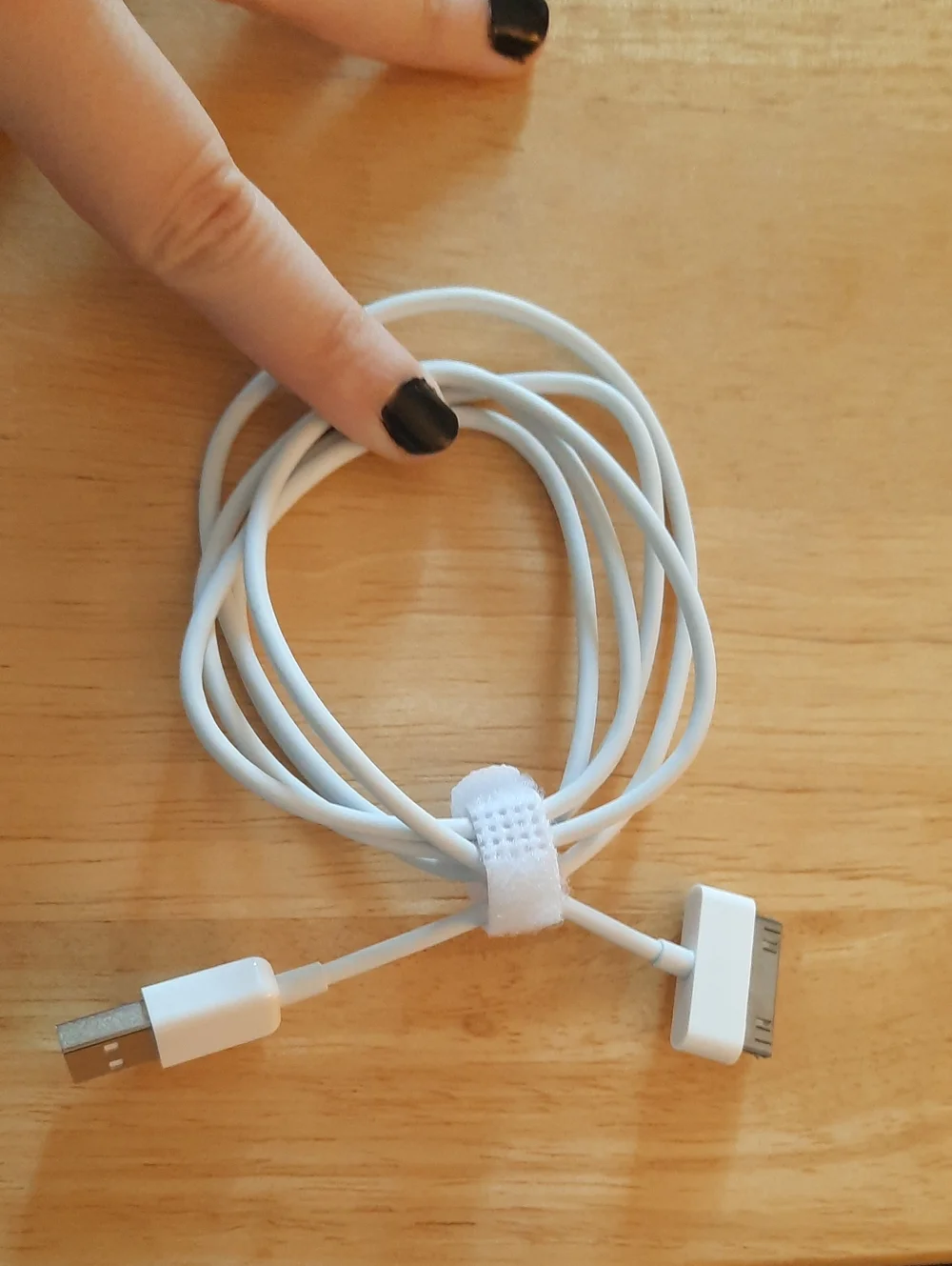 White Apple iPod Touch 4th Generation 8GB And Charging Chord